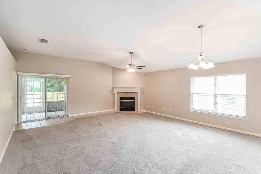 6065 Winding Bridge Dr - Photo 5 of 19