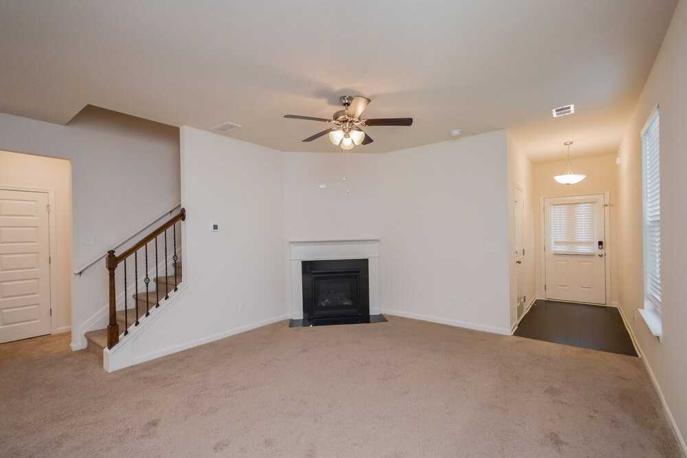 313 Emporia Loop - Photo 4 of 17