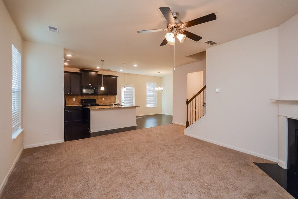 313 Emporia Loop - Photo 5 of 17