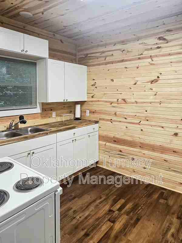 118 N Taft Ave - Photo 4 of 16