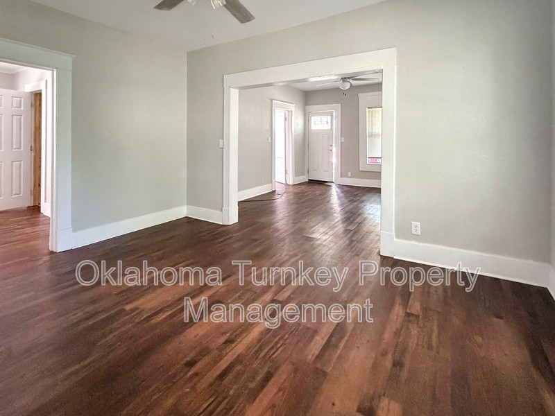 118 N Taft Ave - Photo 2 of 16