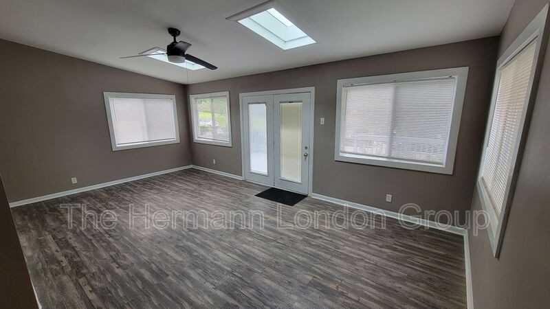 8720 Marcella Ave - Photo 5 of 15
