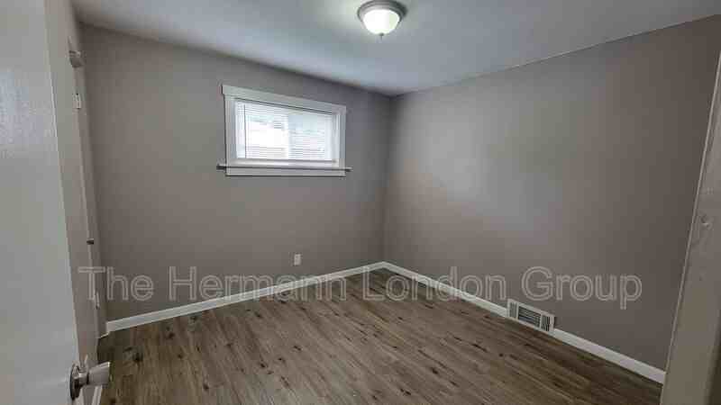 8720 Marcella Ave - Photo 7 of 15