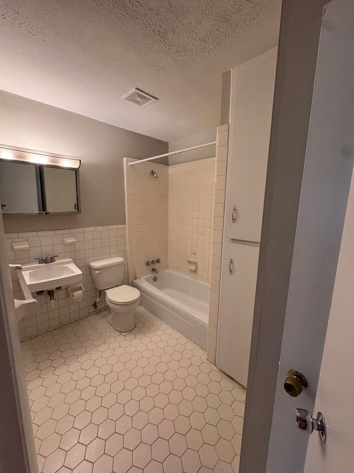 1415 Christine Ave #19 - Photo 3 of 8
