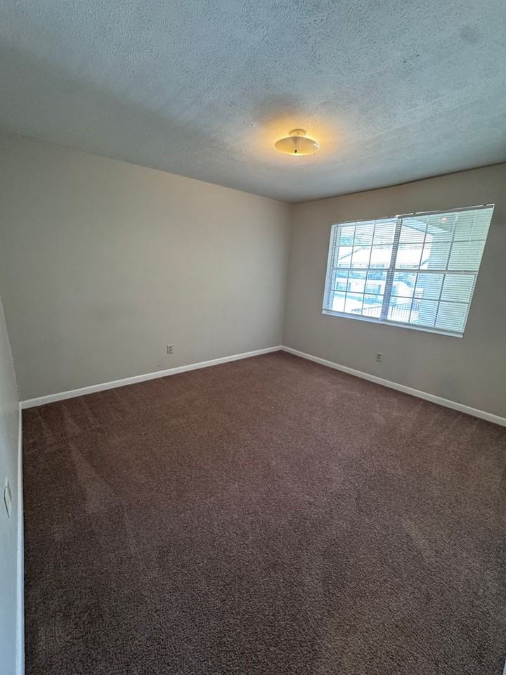 1415 Christine Ave #19 - Photo 4 of 8