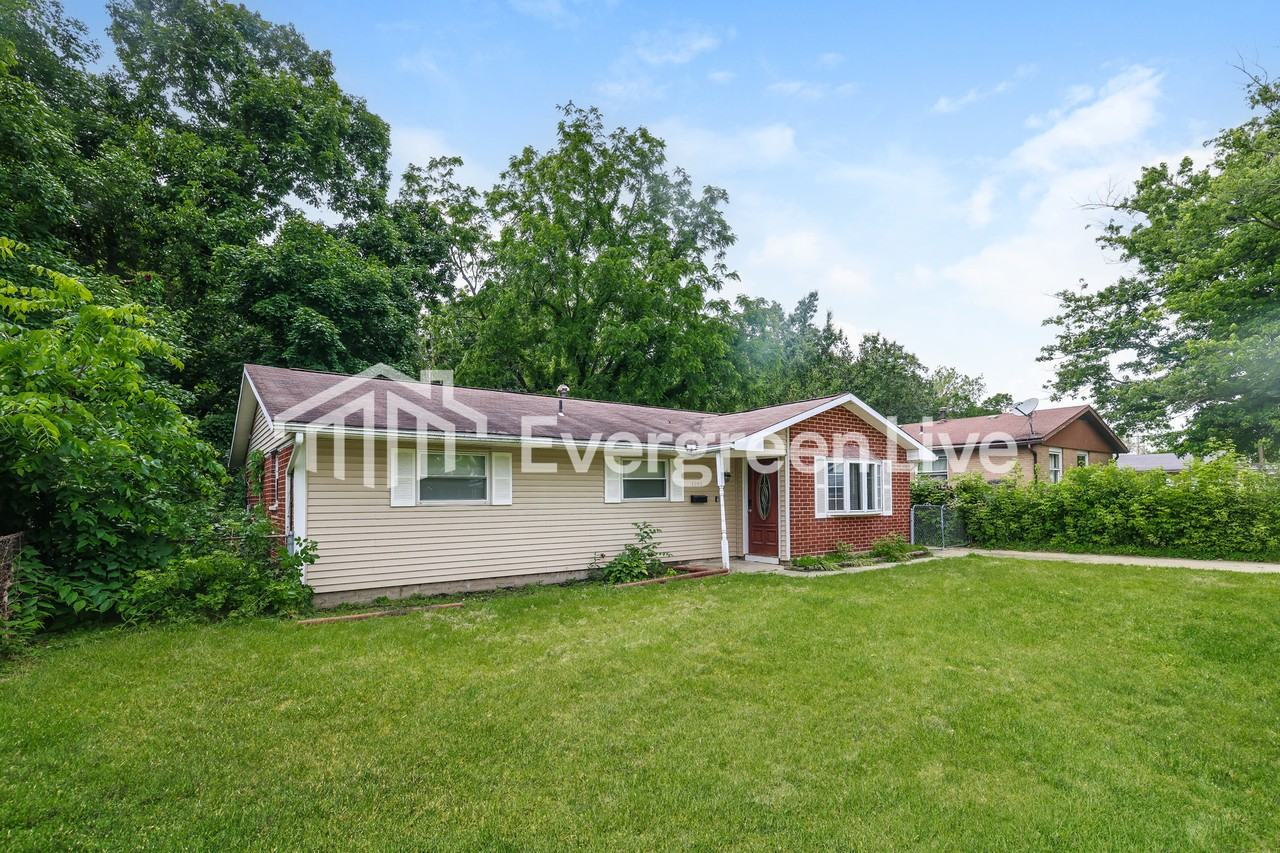 1101 Rossiter Dr - Photo 2 of 15