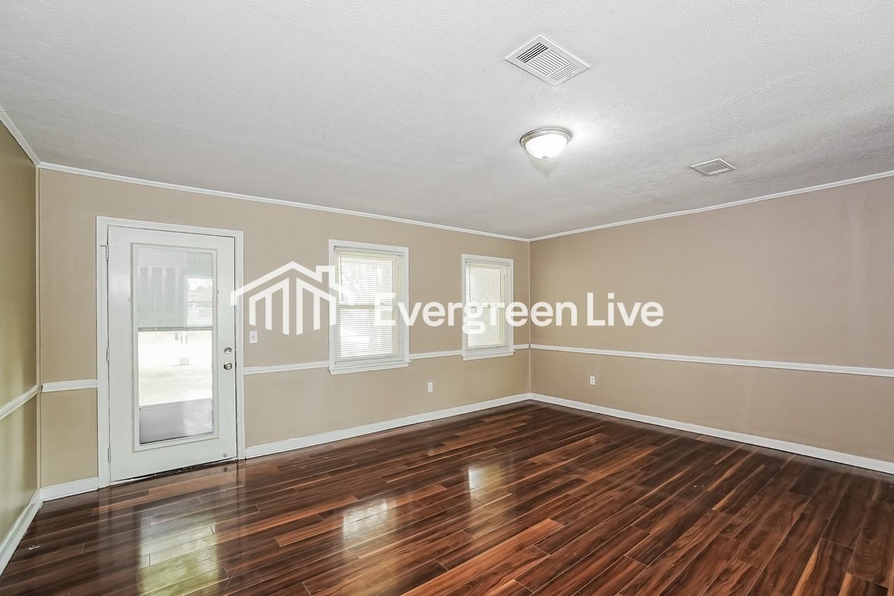 513 Sycamore Cir - Photo 3 of 15