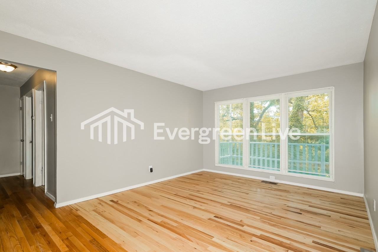 2215 Spoonwood Ln - Photo 3 of 15