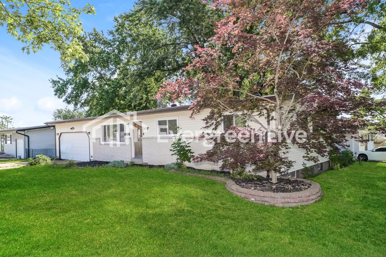 1520 Bluff Dr - Photo 2 of 15