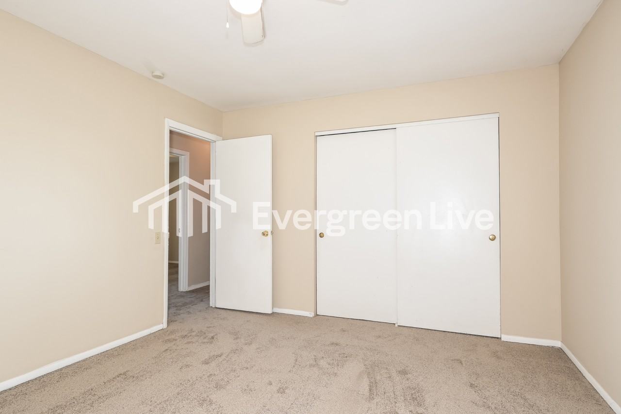 1520 Bluff Dr - Photo 4 of 15