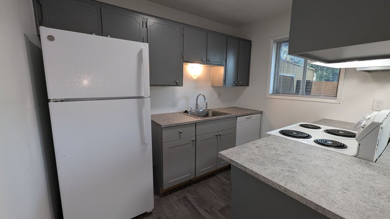 Windsor Court Apartments - Photo 6 of 32