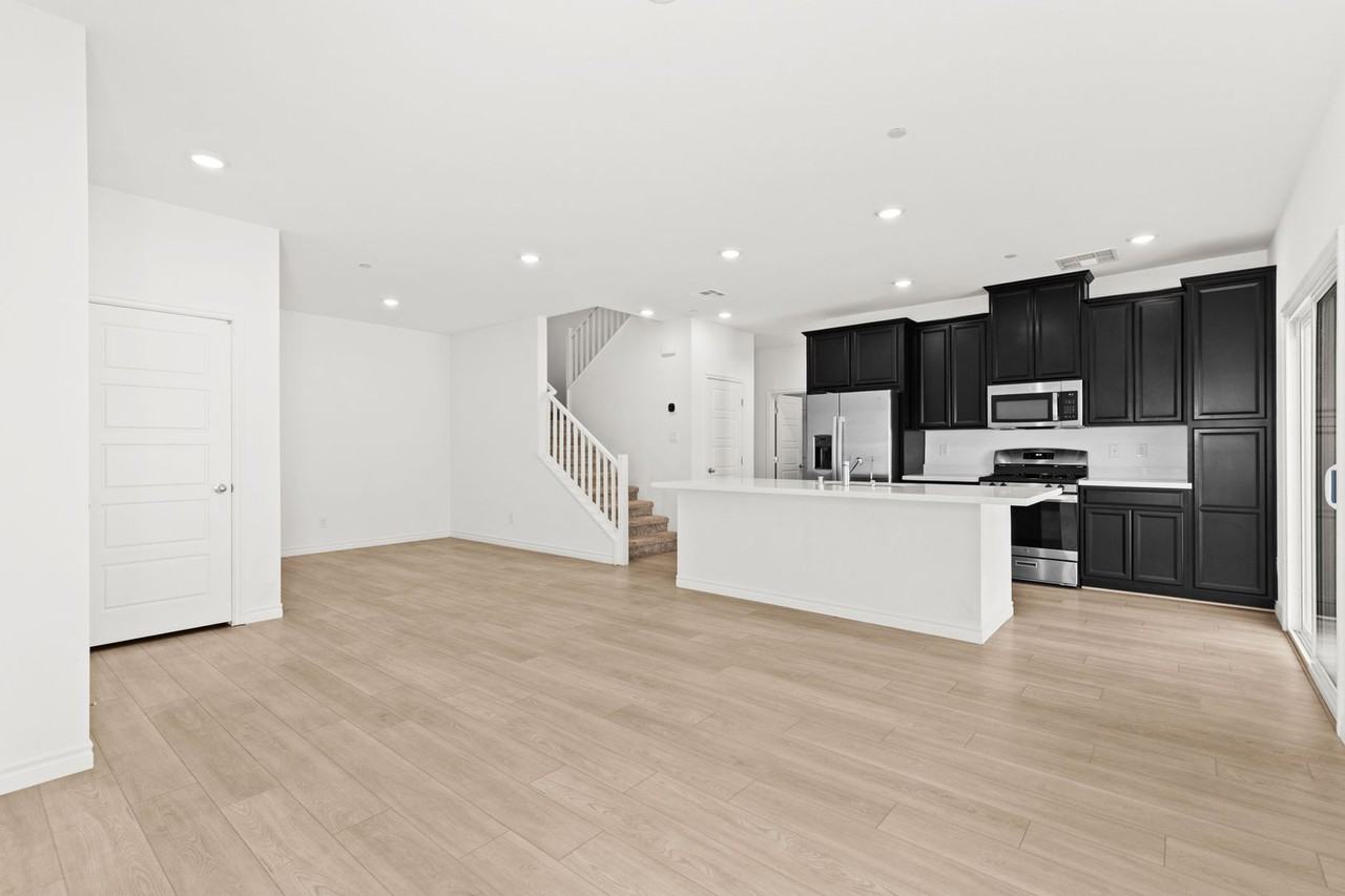 7230 N Decatur Blvd - Photo 5 of 50