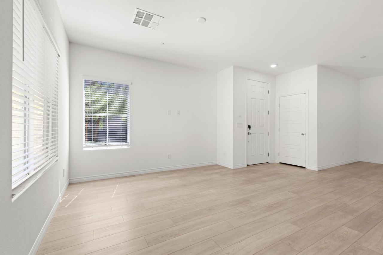 7230 N Decatur Blvd - Photo 6 of 50