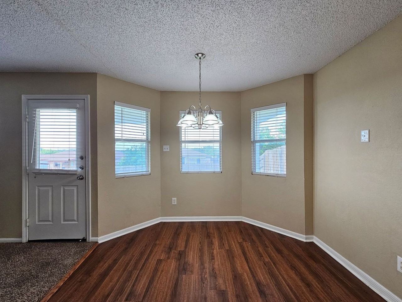 4306 Secretariat Dr - Photo 6 of 18