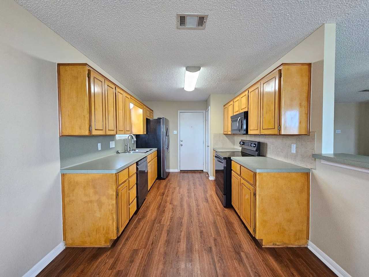 4306 Secretariat Dr - Photo 3 of 18