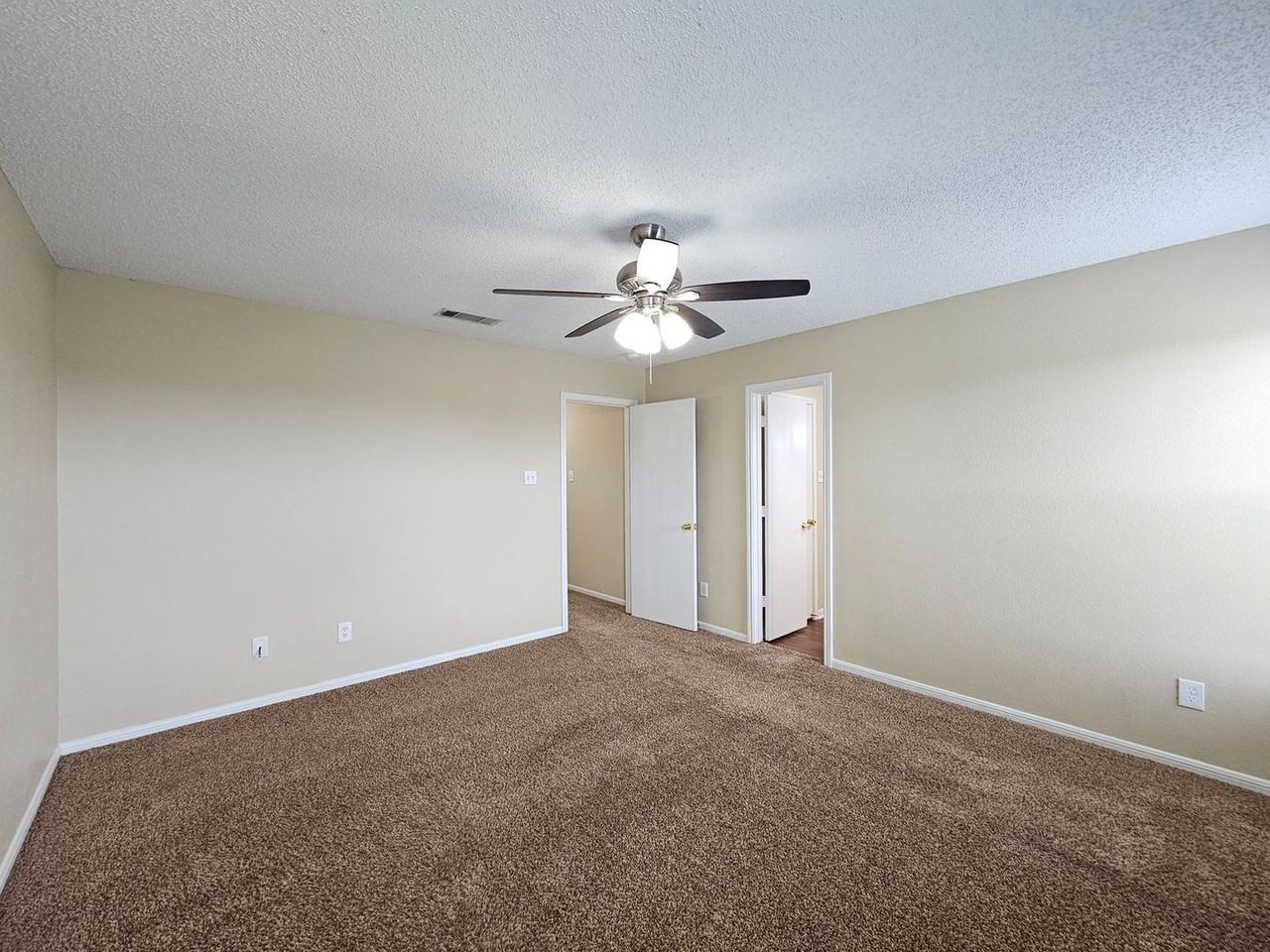 4306 Secretariat Dr - Photo 7 of 18