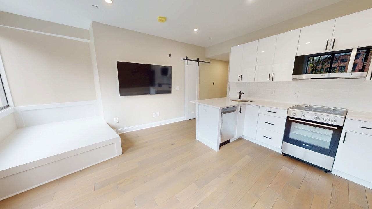 31 India St #204