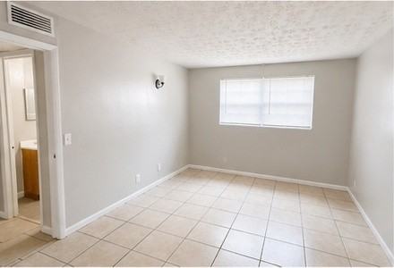 Aria - 2862 W. 1st St. #1 - Photo 3 of 15