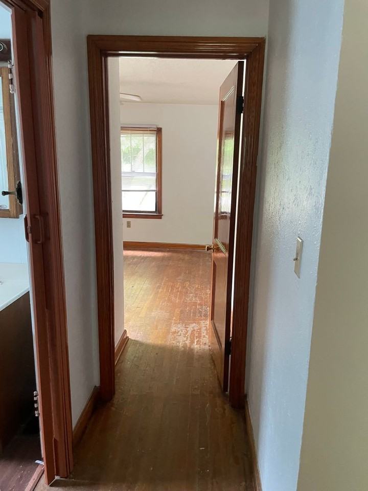 1012 Aspen Rd - Photo 2 of 8