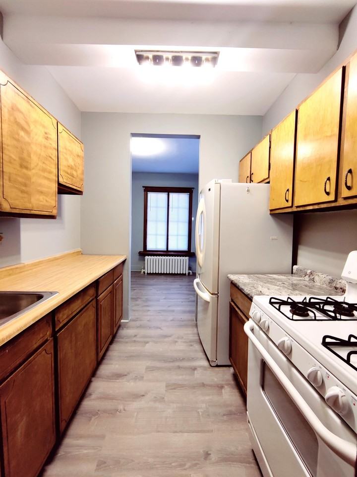975 / 310 N. Elm St. Waterman - Photo 3 of 15