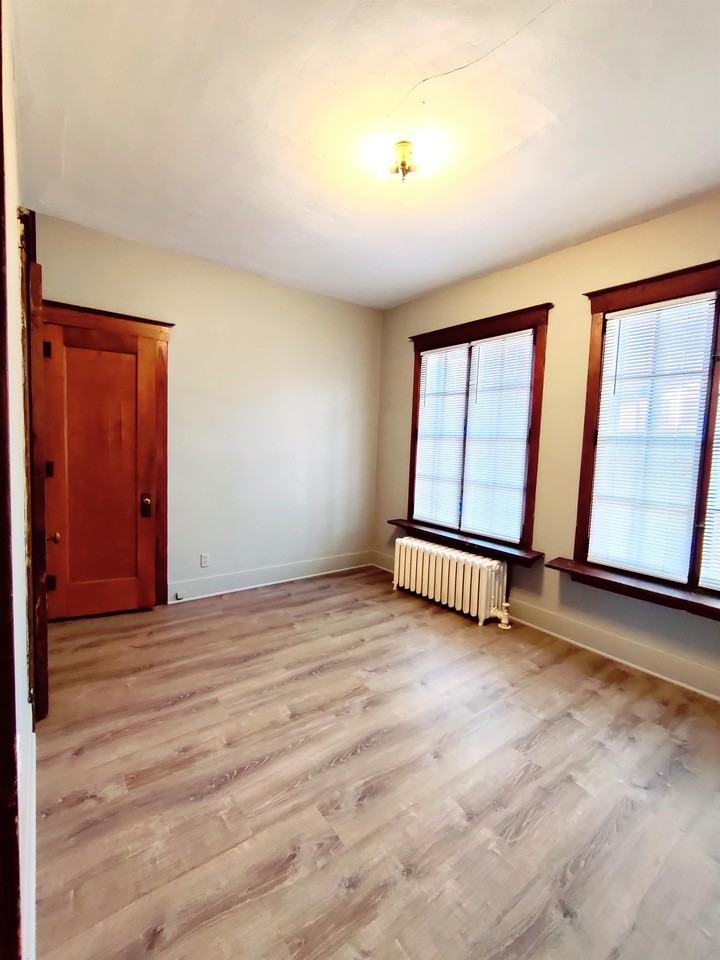 975 / 310 N. Elm St. Waterman - Photo 4 of 15