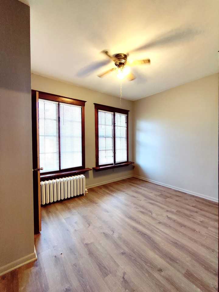 975 / 310 N. Elm St. Waterman - Photo 5 of 15