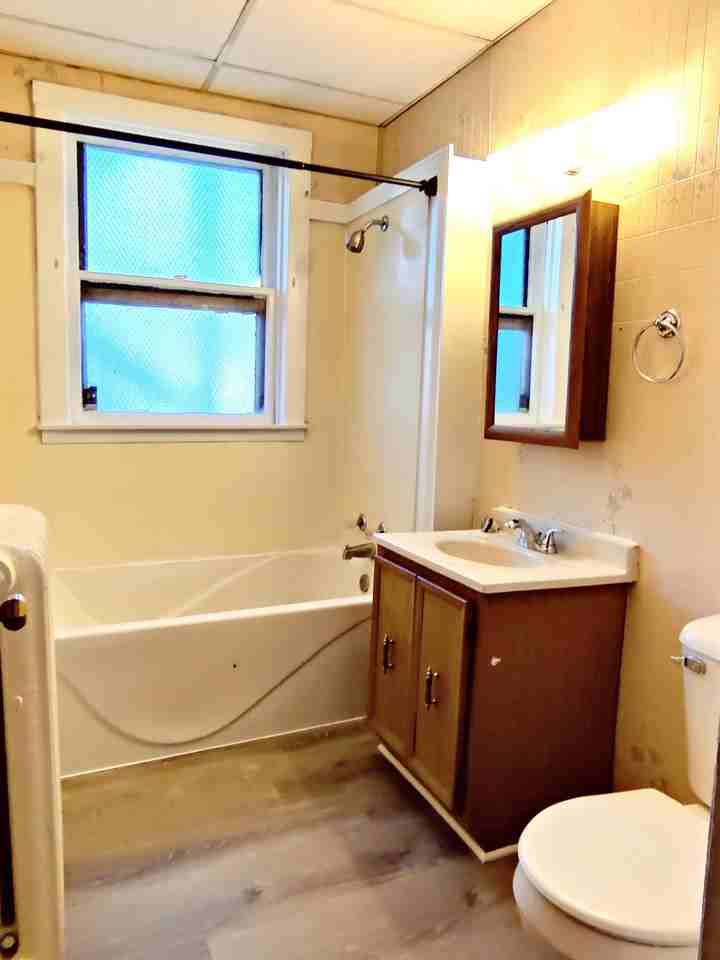 975 / 310 N. Elm St. Waterman - Photo 7 of 15