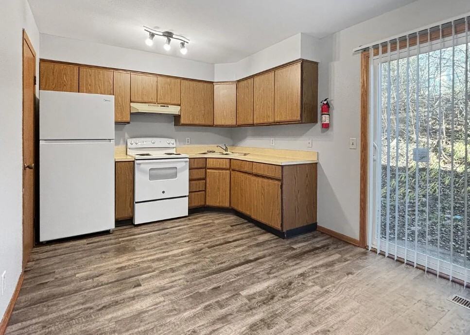 451 Lincoln Avenue - Photo 2 of 15