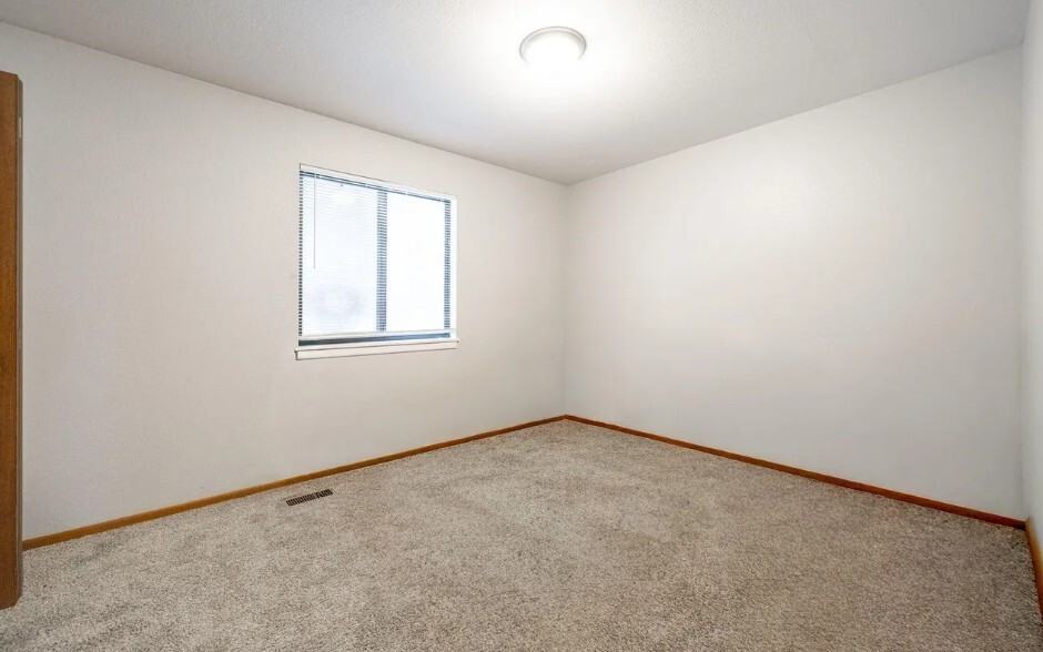 451 Lincoln Avenue - Photo 4 of 15