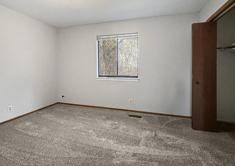 451 Lincoln Avenue - Photo 5 of 15