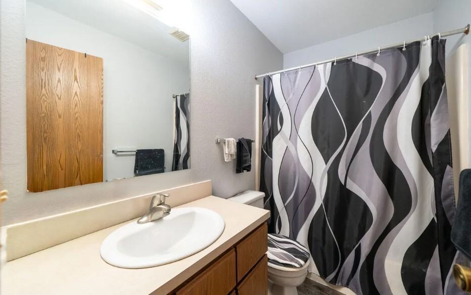 451 Lincoln Avenue - Photo 6 of 15
