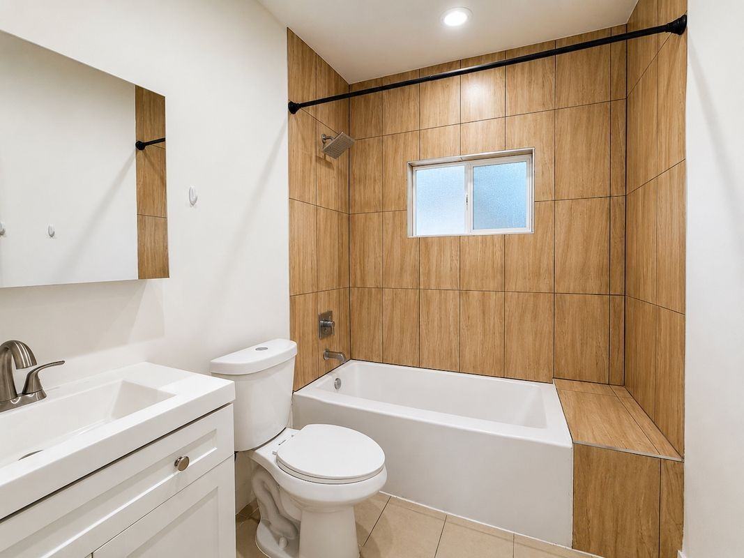10723 Rhodesia Ave - Photo 5 of 11