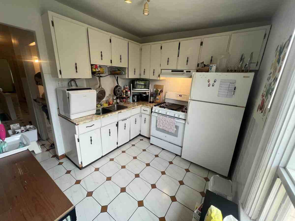 214 Montrose Avenue #1 - Photo 4 of 17