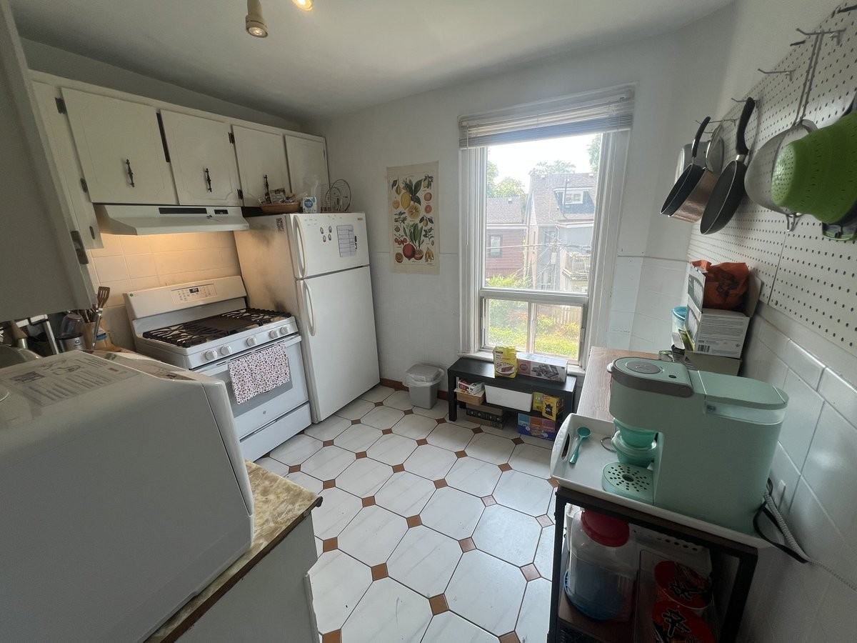214 Montrose Avenue #1 - Photo 5 of 17