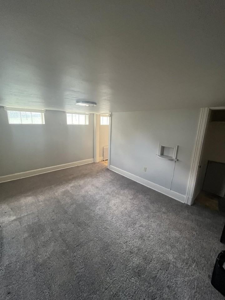 211 West Leicester Street - Photo 2 of 11