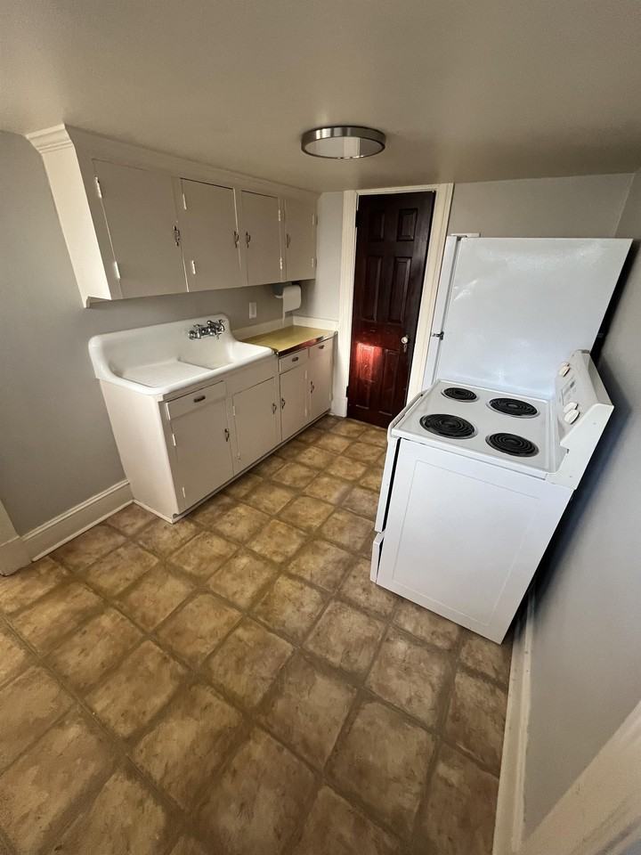 211 West Leicester Street - Photo 3 of 11