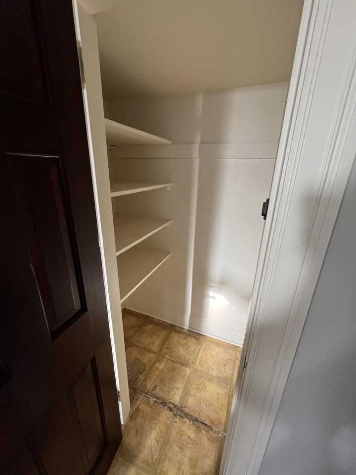 211 West Leicester Street - Photo 4 of 11