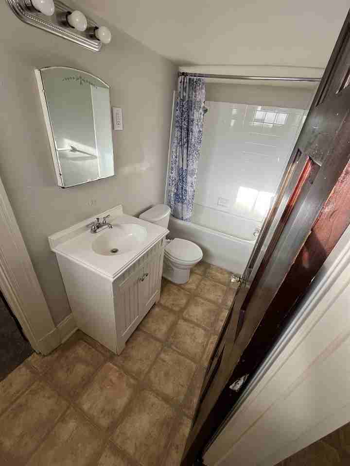 211 West Leicester Street - Photo 7 of 11
