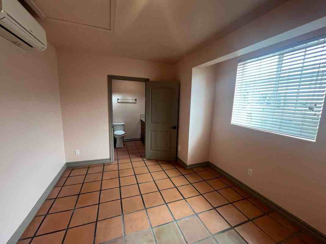 728 Glenoaks Blvd - Photo 7 of 9