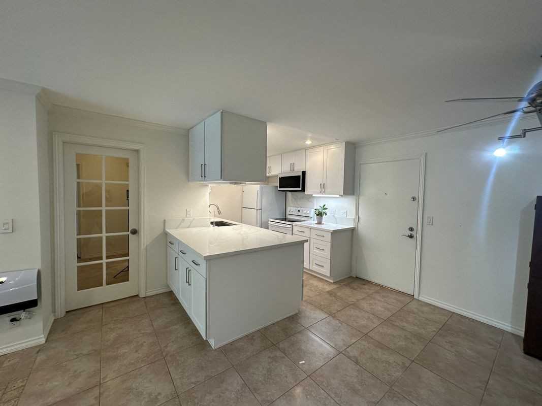 7777 W 91st St - Photo 4 of 32