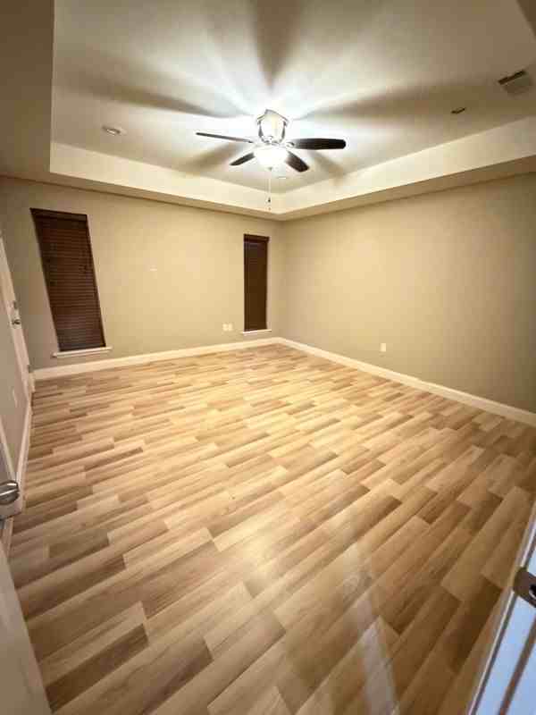 14443 Bywood Ave - Photo 2 of 5