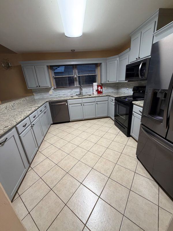 14443 Bywood Ave - Photo 5 of 5