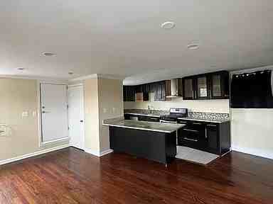 75 Whitney Ave - Photo 3 of 10