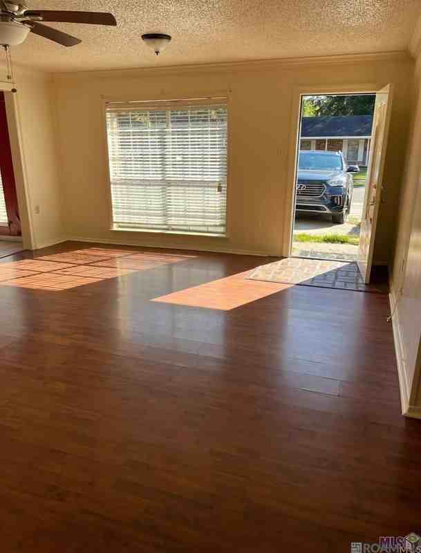 5115 Woodlawn Ave - Photo 3 of 13
