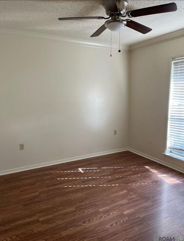 5115 Woodlawn Ave - Photo 5 of 13