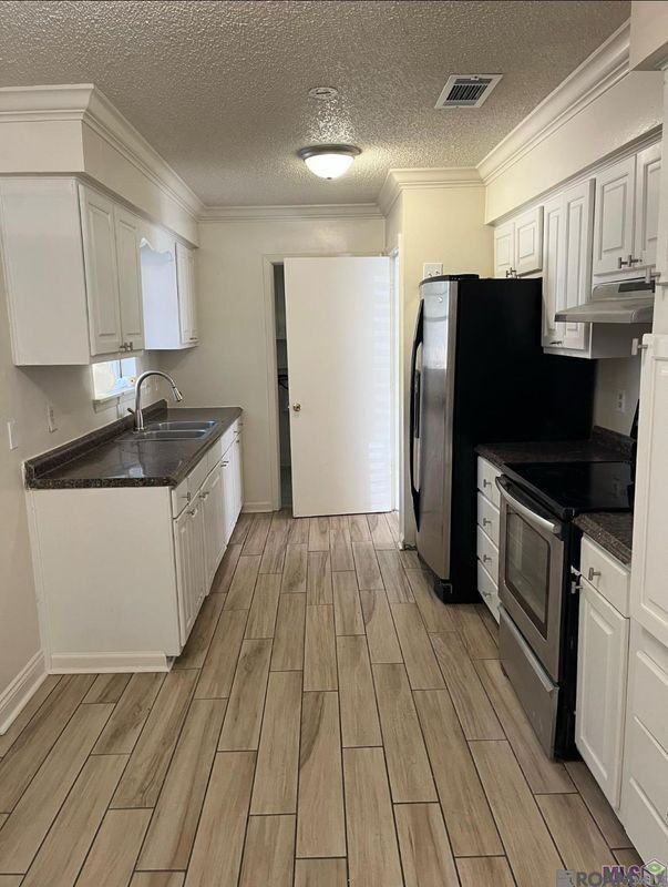 5115 Woodlawn Ave - Photo 7 of 13