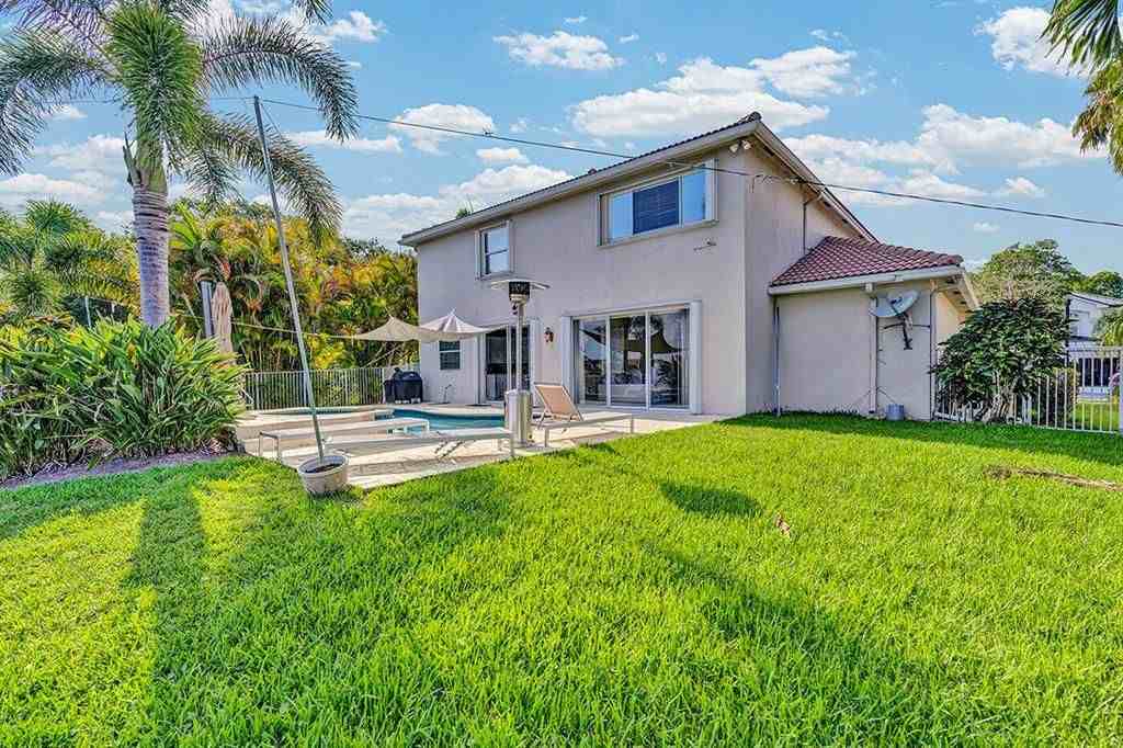 10290 Nw 60th Pl - Photo 3 of 35