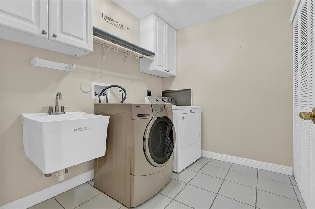 10290 Nw 60th Pl - Photo 6 of 35