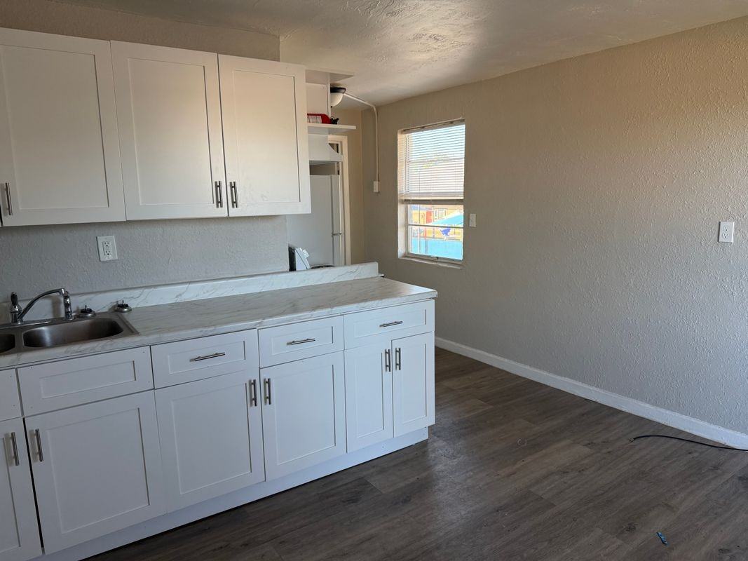 656 Sw Avenue C Pl ##5 - Photo 4 of 6