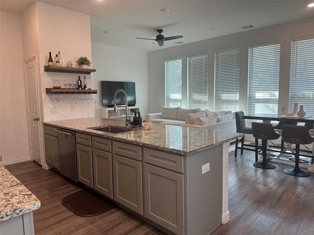 4743 Glen Isle Dr - Photo 6 of 18